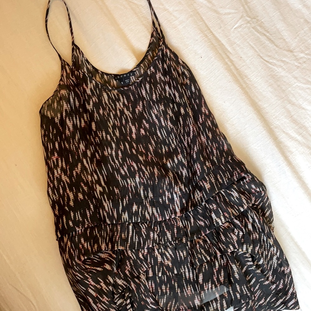 100% silk, Theory tank. Elegant. Used once.